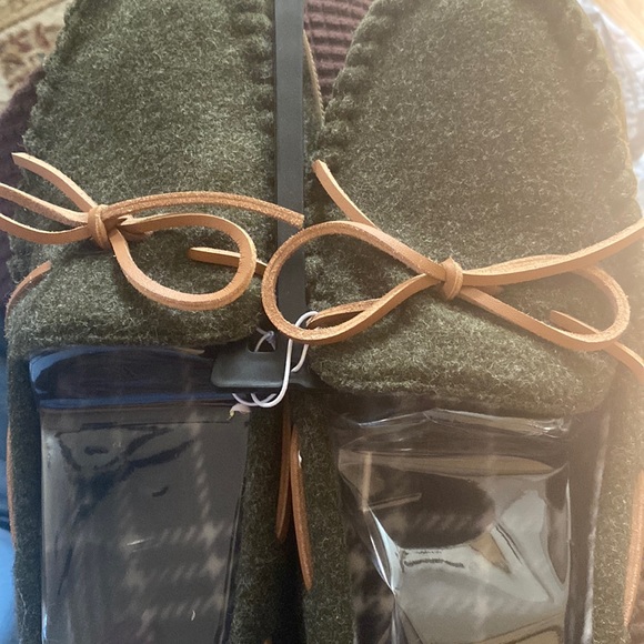 Sonoma Other - NWT Sonoma men moccasin slippers olive in color size XL (12-13)